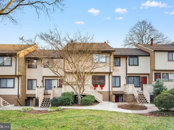 2716 Glengyle Dr, Vienna, VA 22181