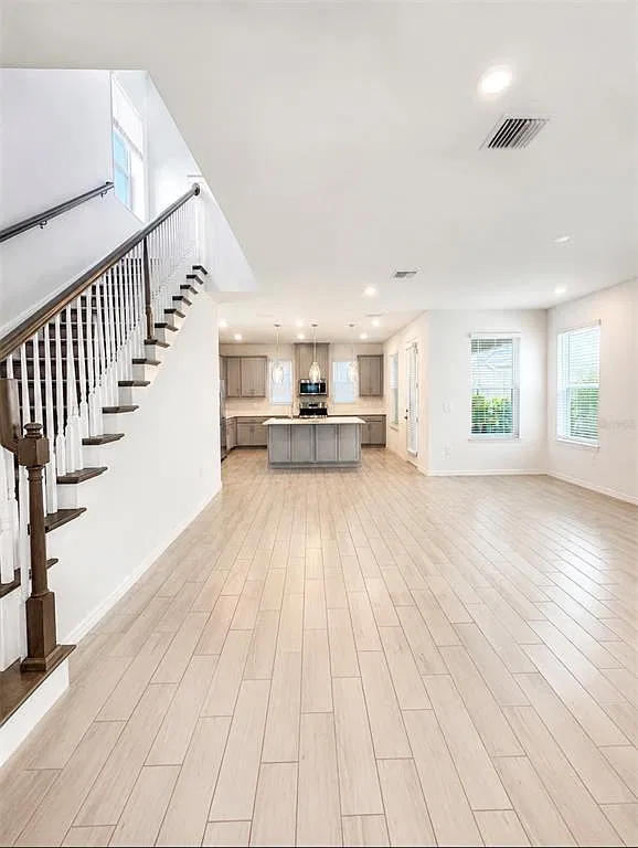 3 bed, 2.5 bath, 1992 sqft, $2,700 — Photo 3