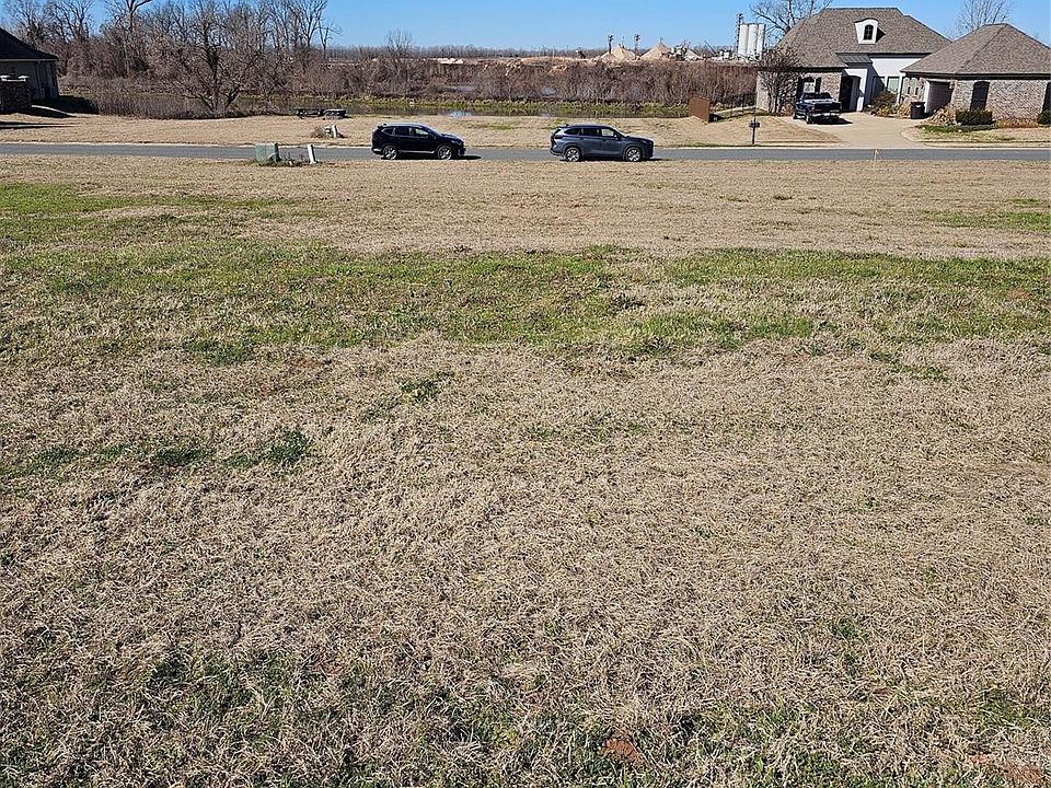 2nd image of 326 Bevly Lake Dr