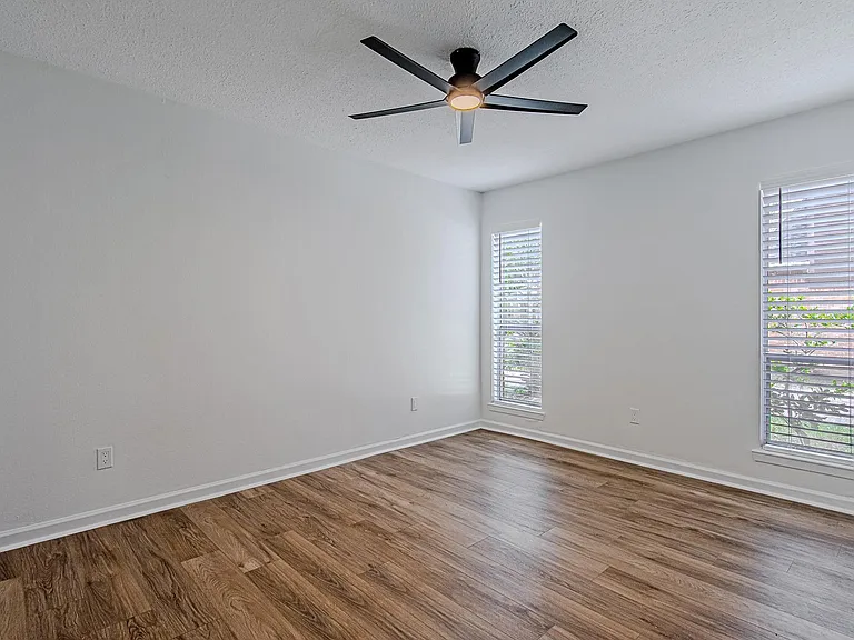 3406 Forest Village Dr — Photo 36
