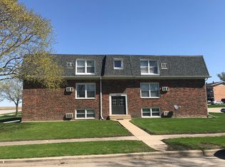 2319 Fairland Dr #2, Sycamore, IL 60178