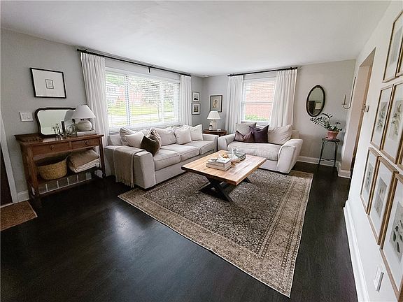 3rd image of 1257 Meadowlark Dr
