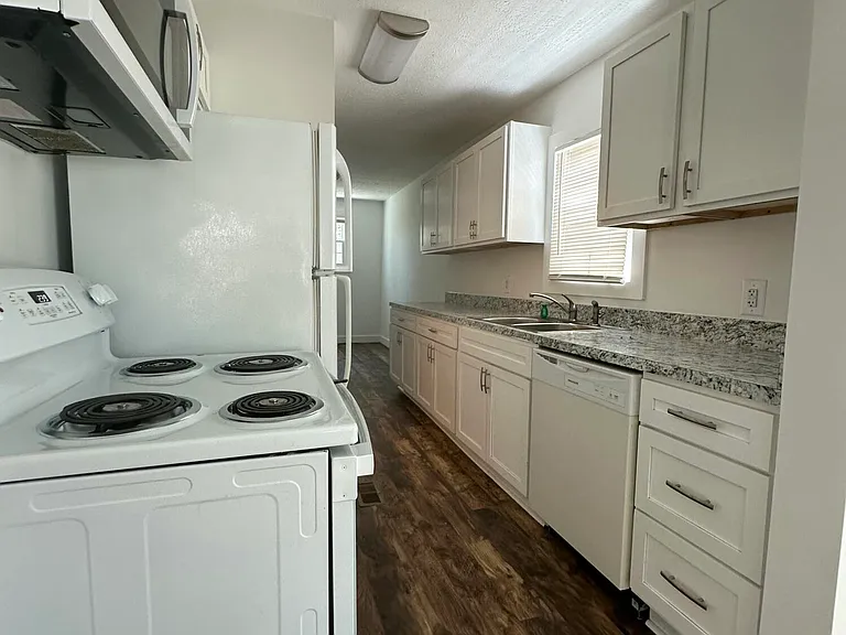 2411 S 5th St — Photo 4