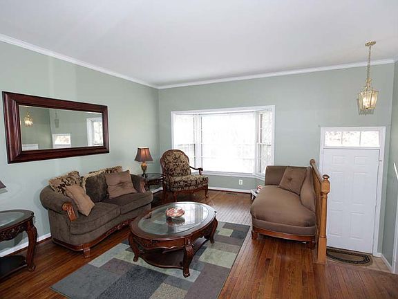 SUN FILLED LIVING ROOM