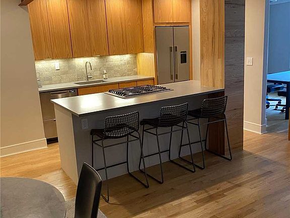 2nd image of 101 Jackson Ave APT 1B