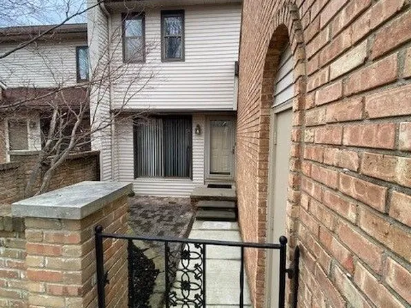 1064 Willow Grove Ct, Rochester, MI 48307