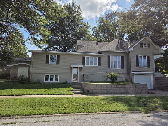 2nd image of 701 E Oak St