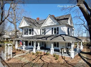 403 W Main St, Pilot Mtn, NC 27041