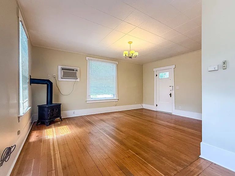 Sumach Street Five-Plex — Photo 9