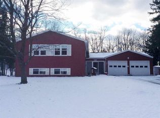 122 Horizon View Dr, East Greenbush, NY 12061