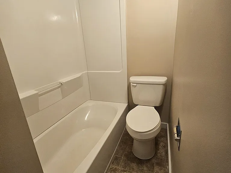 244 W Perry St — Photo 5