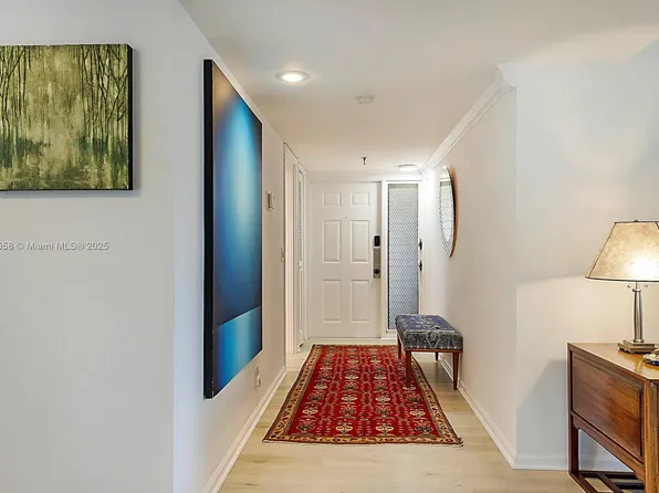 5390 Woodland Lakes Dr APT 301, Palm Beach Gardens, FL 33418