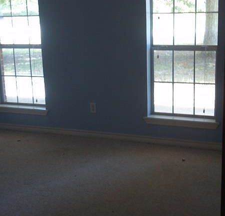 5th image of 806 Oakwood Dr