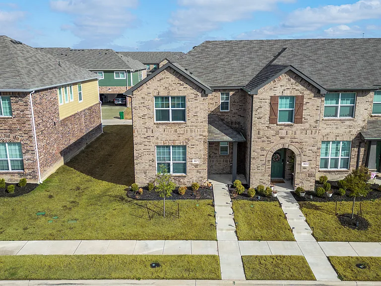 2817 Bellflower Dr — Photo 2