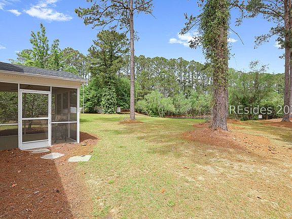 3rd image of 102 Pine Ridge Dr