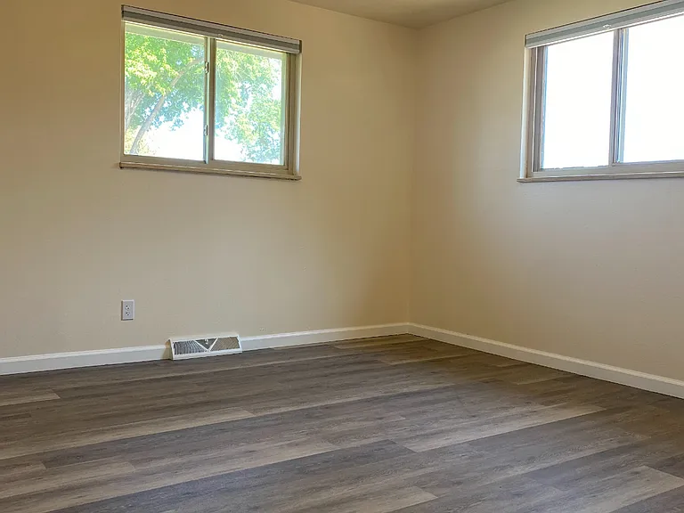 1215 Sunset St — Photo 2