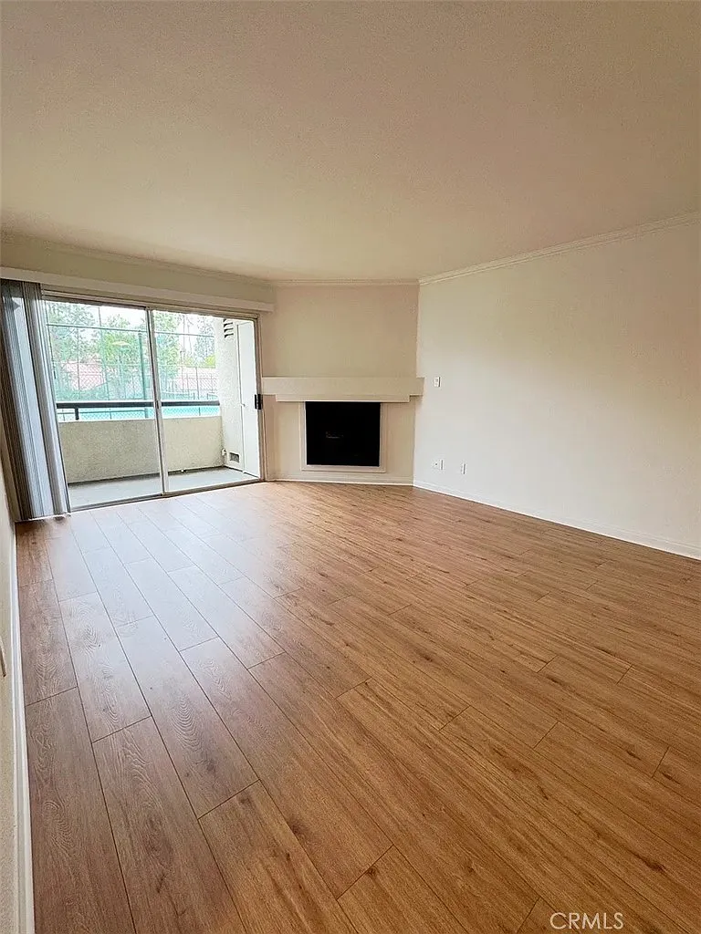 2 bed, 920 sqft, $2,800 — Photo 2