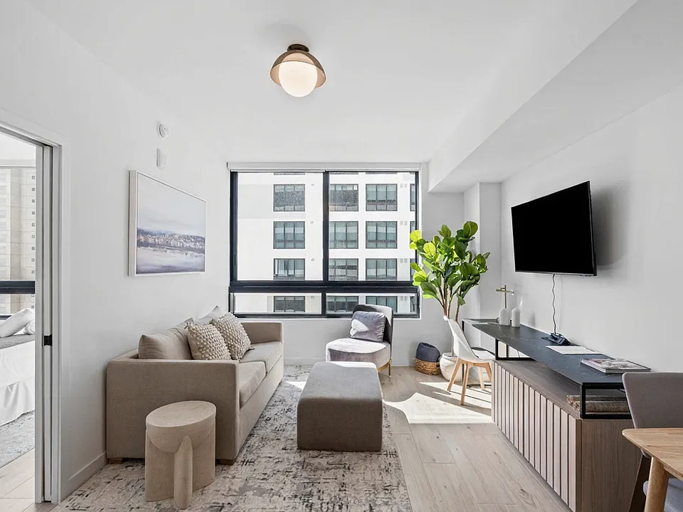 225 N Miami Ave #23-ID1384028P