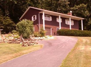 5981 Harmony Ln, Spring Grove, PA 17362