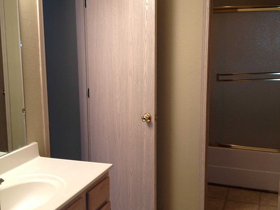 5th image of 401 NE 1st St APT D