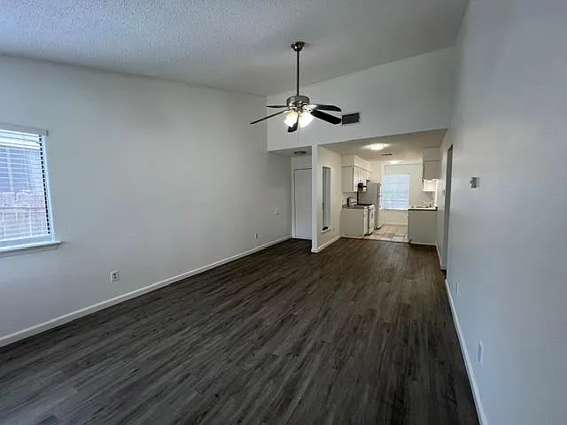 2 bed, 1.0 bath, 803 sqft, $1,475 — Photo 3