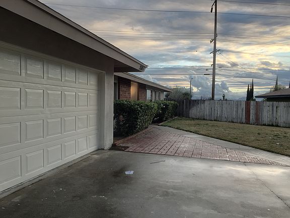 2nd image of 26057 E Edgemont Dr