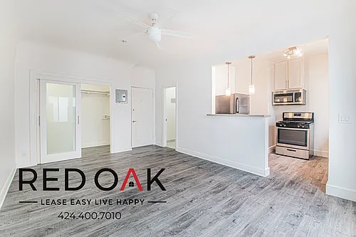 121 N Kenmore Ave #205 Photo 1