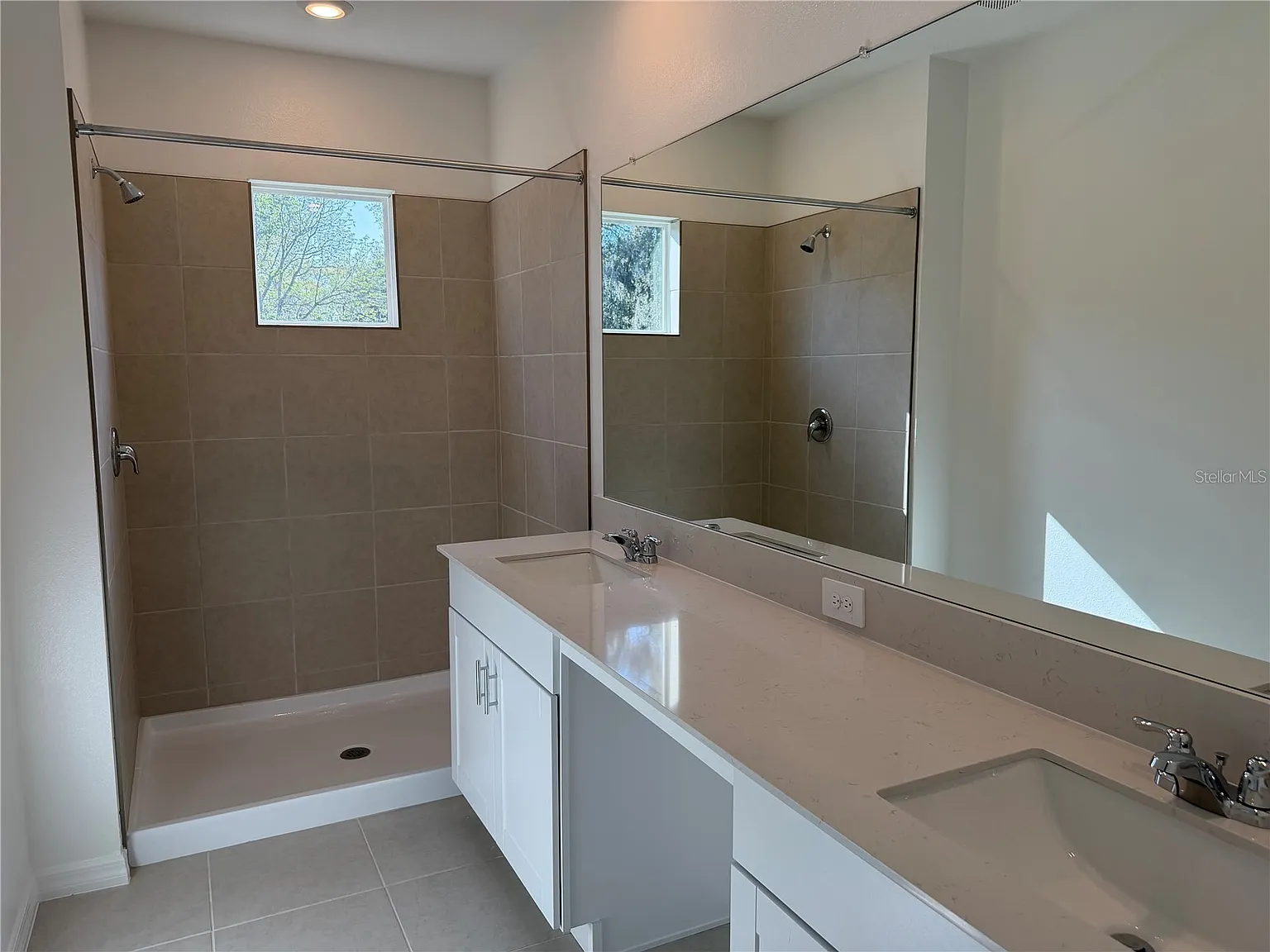 3 bed, 1760 sqft, $2,300 — Photo 3
