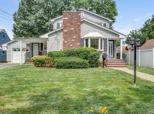 2 Red Maple Ln, Kenilworth, NJ 07033