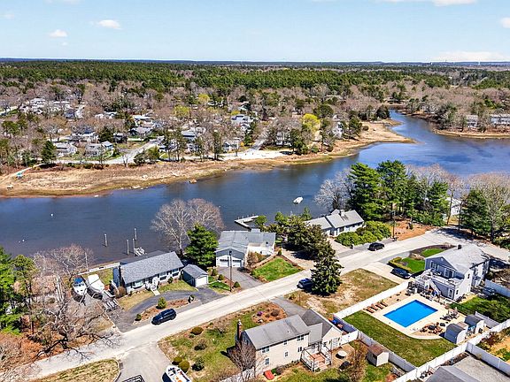 3rd image of 63 Edgewater Dr
