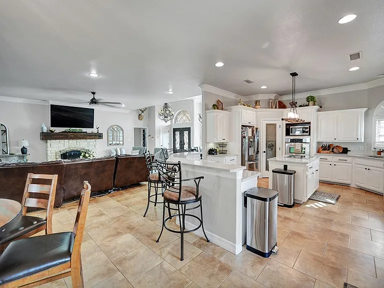 111 Lahaina Dr — Photo 10