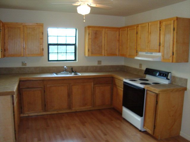 2nd image of 809 E Seydler St