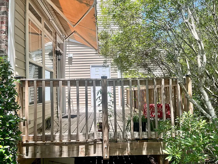 115 Windermere Dr — Photo 2