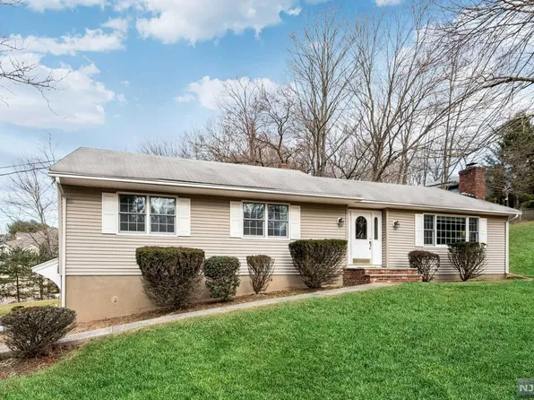 3 Grandview Ave, Upper Saddle River, NJ 07458