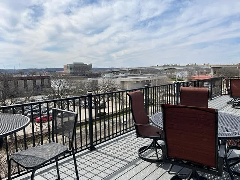 311 SW Water St — Photo 16