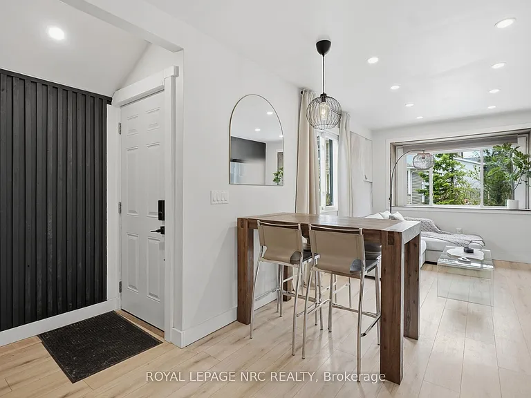 17 Considine Ave — Photo 4