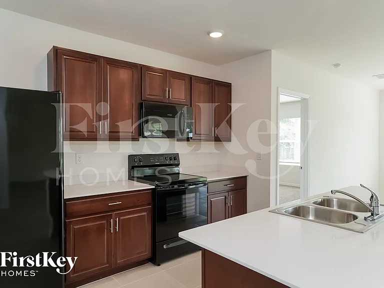1622 SW 27th St — Photo 7