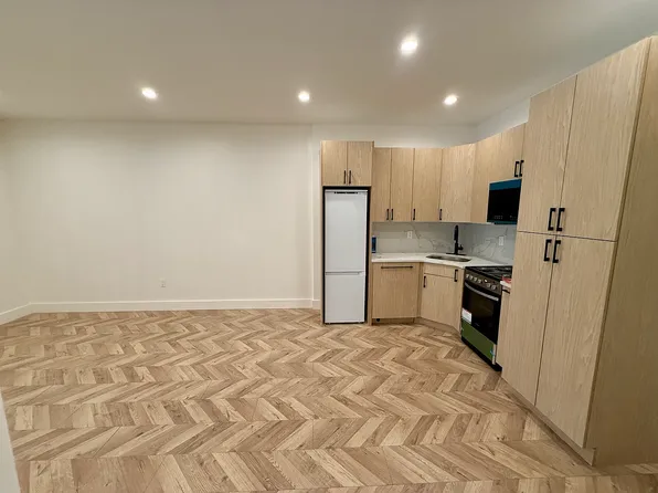 322 Cornelia St Floor 1, Brooklyn, NY 11237