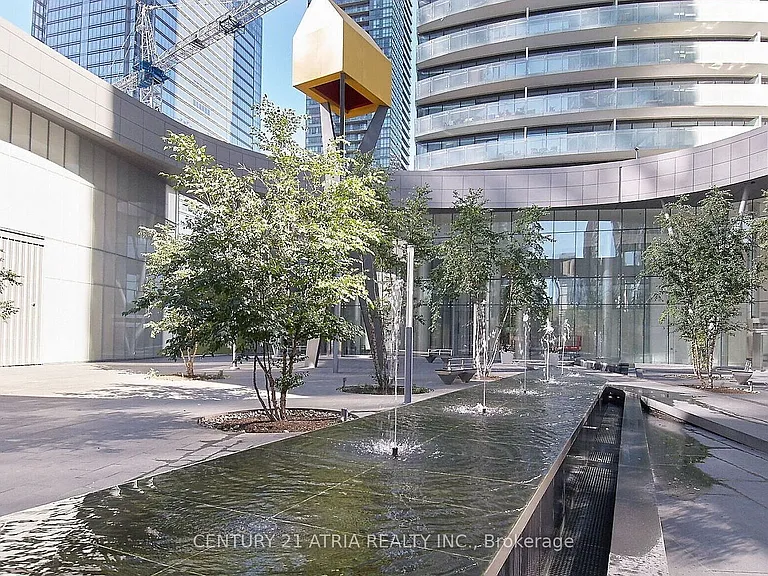 14 York St #1002 — Photo 28