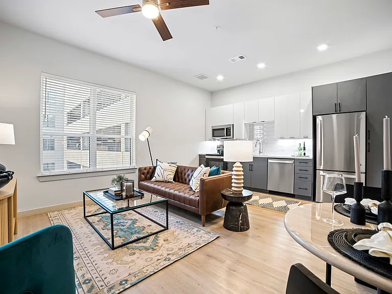 Experience the elegance of urban living with a modern touch and open design. Experience the elegance of urban living with a modern touch and open design.