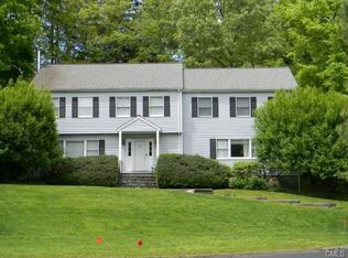 8 W Lake Ct, Norwalk, CT 06850