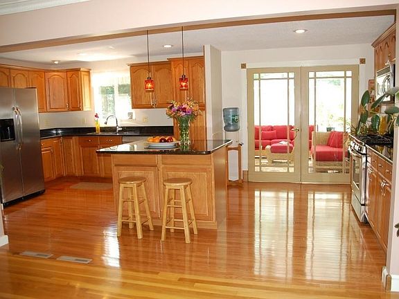 4th image of 176 Deering Dr