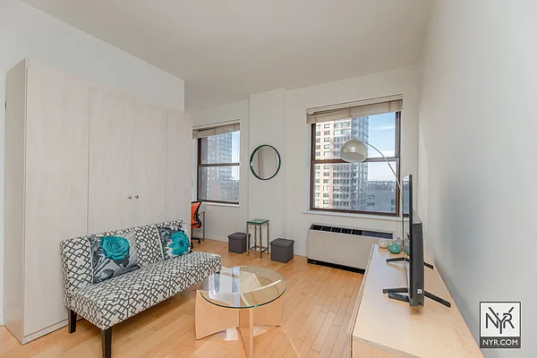Sold by New York Residence | media 13