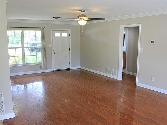 4th image of 2101 Beatrice Dr