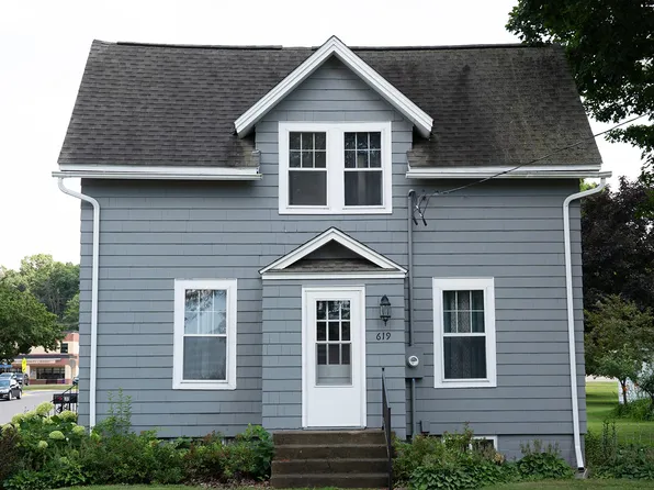 619 E Wells St, Durand, WI 54736