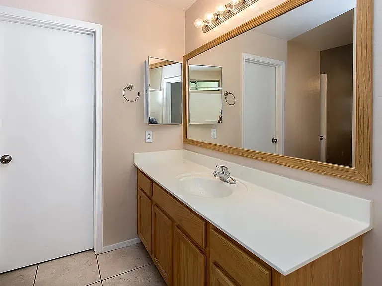 3 bed, 1723 sqft, $2,283 — Photo 2