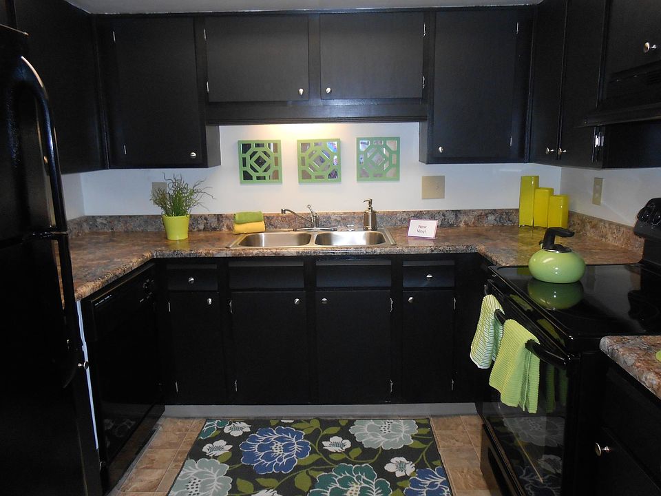 2nd image of 4938 Maplecreek Dr APT B