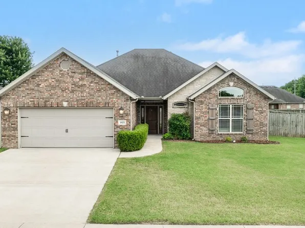 4823 W Homespun Dr, Fayetteville, AR 72704
