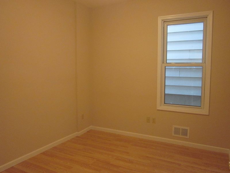 2nd image of 91 Hoyt St