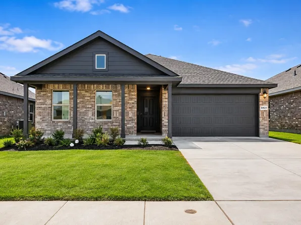8421 Bluebonnet Bend Rd, Fort Worth, TX 76131